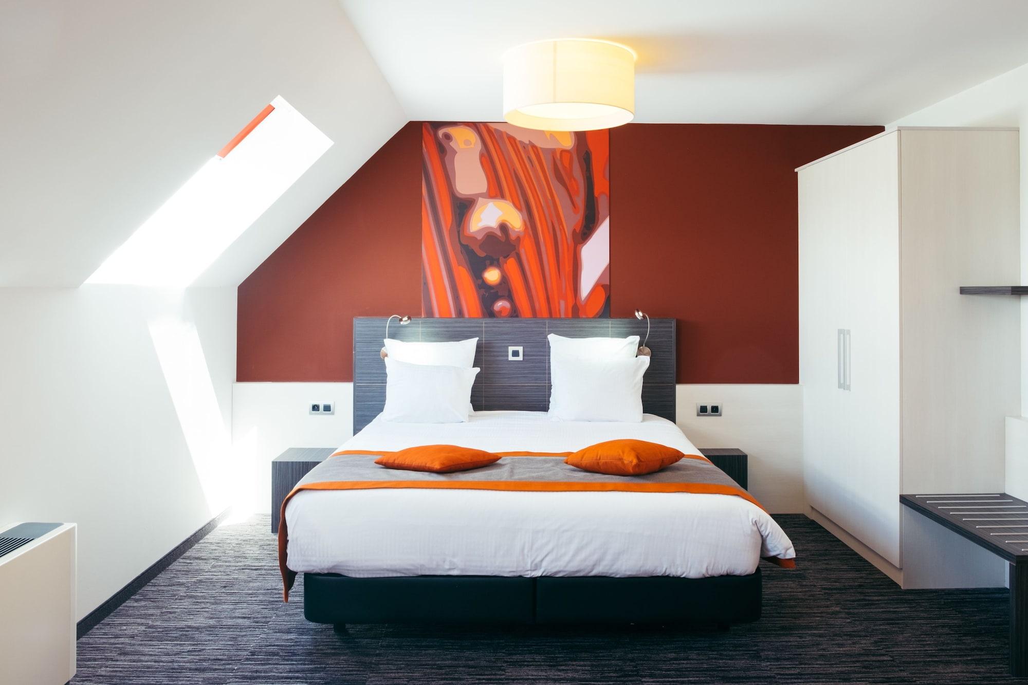 Orange Hotel La Louvière Екстериор снимка