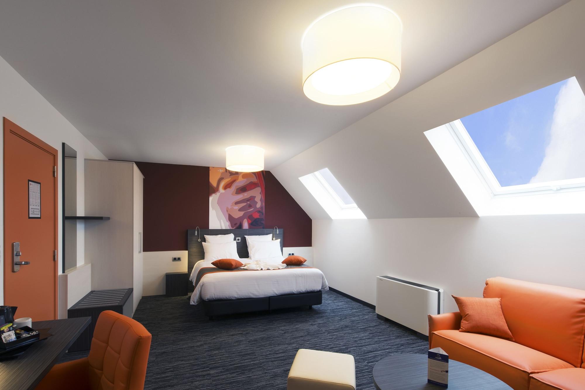 Orange Hotel La Louvière Екстериор снимка