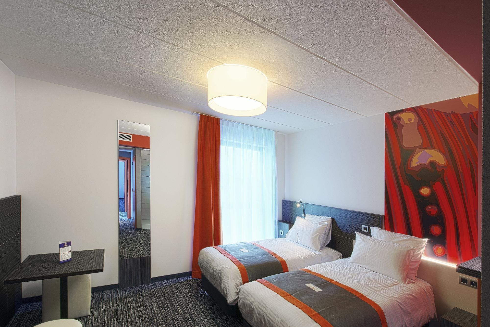 Orange Hotel La Louvière Екстериор снимка