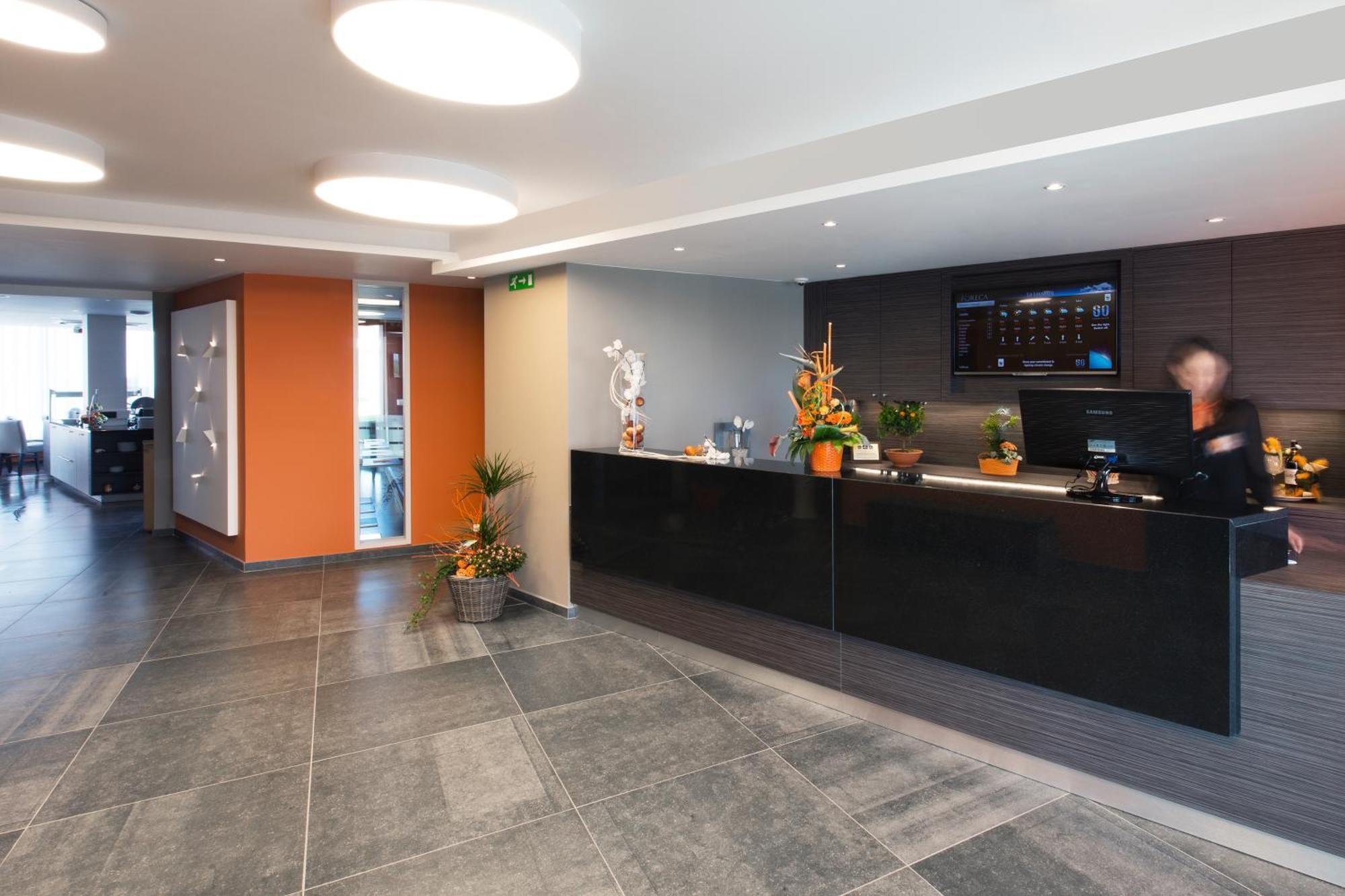 Orange Hotel La Louvière Екстериор снимка