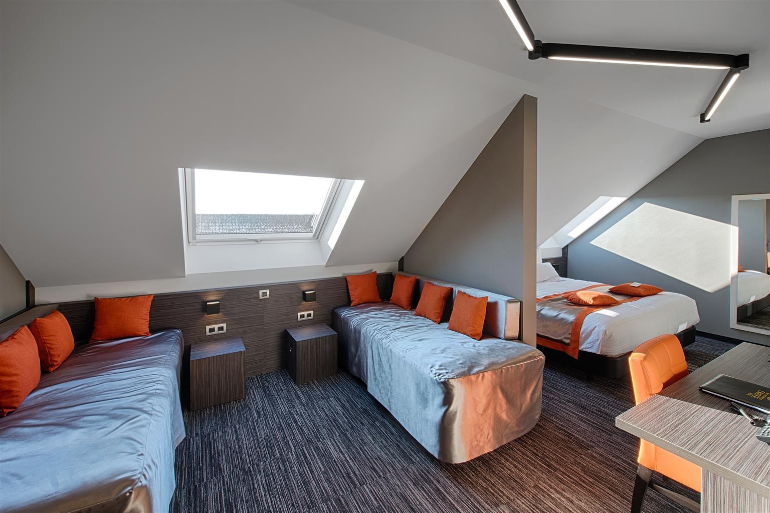 Orange Hotel La Louvière Екстериор снимка